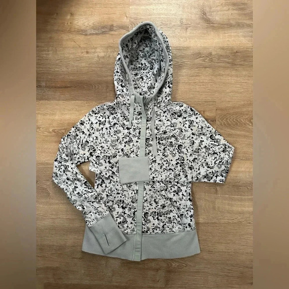 Lululemon After Asana Hoodie Size 4 Not So Petite Fleur Silver Spoon - Picture 9 of 16